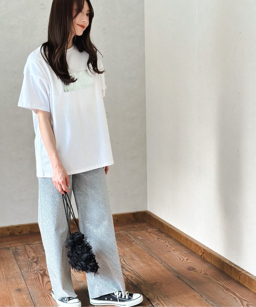 Per sist ence(パーシエンス)の「綿天竺オーバーサイズ箔プリントTシャツ(Tシャツ/カットソー・レディース・ホワイト×ゴールド/ホワイト×シルバー/ブラック×シルバー/ブラック×ゴールド/ホワイト×ピンク・FREE)」の12枚目の写真