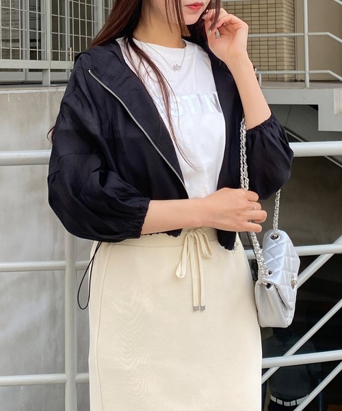 INGNI（イング）の「7分袖クロップドシアーマウンテンパーカー（マウンテンパーカー・レディース・アイボリー/ブラック/サックスブルー・M）」の13枚目の写真