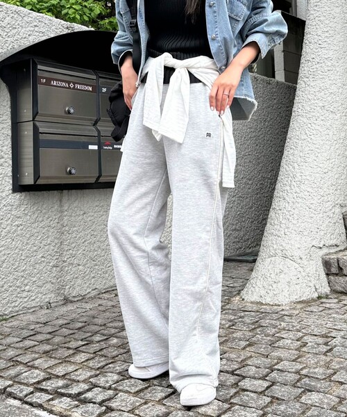 fredy emue（フレディエミュ）の「イージーワイドスウェットパンツ（スウェットパンツ・レディース・グレー/チャコールグレー/ライトグレー・38）」の5枚目の写真