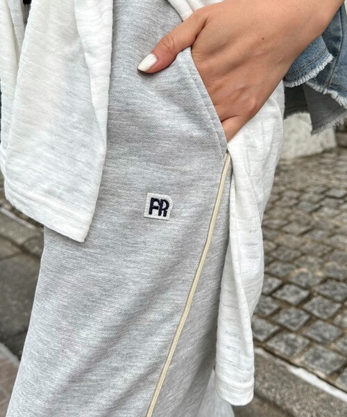fredy emue（フレディエミュ）の「イージーワイドスウェットパンツ（スウェットパンツ・レディース・グレー/チャコールグレー/ライトグレー・38）」の6枚目の写真