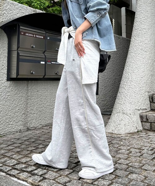 fredy emue（フレディエミュ）の「イージーワイドスウェットパンツ（スウェットパンツ・レディース・グレー/チャコールグレー/ライトグレー・38）」の7枚目の写真