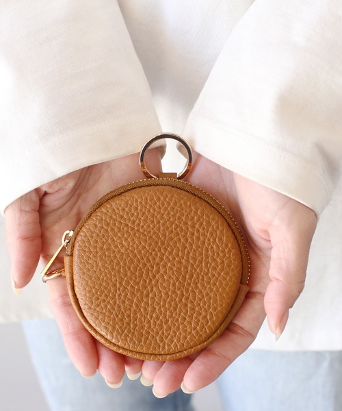 mieno（ミエノ）の「[mieno] spira 本革レザー ミニポーチ コインケース（コインケース・レディース・ブラック/ライトベージュ/ピンク/キャメル/ターコイズブルー/イエロー/ミント/ベビーピンク/グレー・FREE）」の7枚目の写真