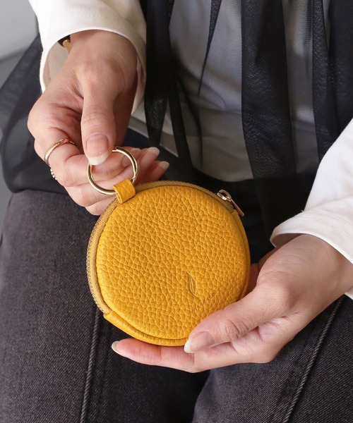 mieno（ミエノ）の「[mieno] spira 本革レザー ミニポーチ コインケース（コインケース・レディース・ブラック/ライトベージュ/ピンク/キャメル/ターコイズブルー/イエロー/ミント/ベビーピンク/グレー・FREE）」の6枚目の写真