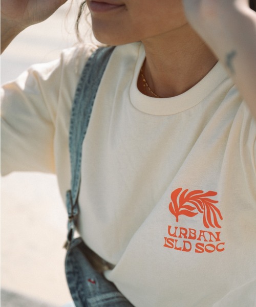 URBAN ISLAND SOCIETY(アーバンアイランドソサエティ)の「【URBAN ISLAND SOCIETY/アーバンアイランドソサエティ】LEAF PRINT TEE/ワンポイントロゴ半袖Tシャツ(Tシャツ/カットソー・メンズ・パープル/ターコイズブルー/オフホワイト・SMALL/MEDIUM/LARGE/X-LARGE)」の3枚目の写真