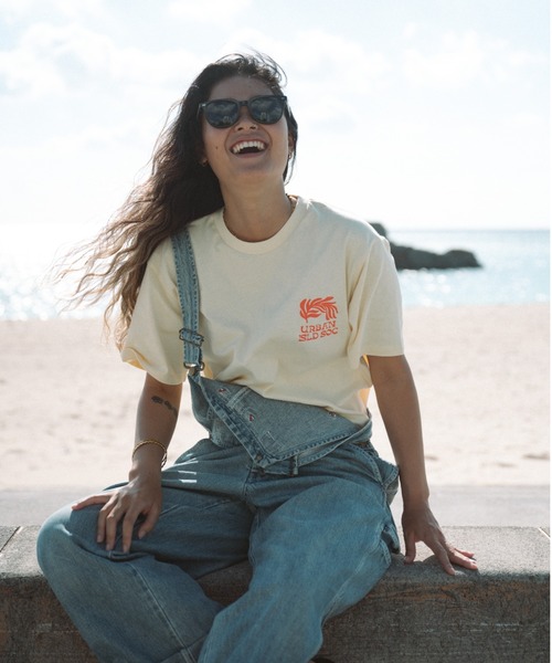 URBAN ISLAND SOCIETY(アーバンアイランドソサエティ)の「【URBAN ISLAND SOCIETY/アーバンアイランドソサエティ】LEAF PRINT TEE/ワンポイントロゴ半袖Tシャツ(Tシャツ/カットソー・メンズ・パープル/ターコイズブルー/オフホワイト・SMALL/MEDIUM/LARGE/X-LARGE)」の4枚目の写真