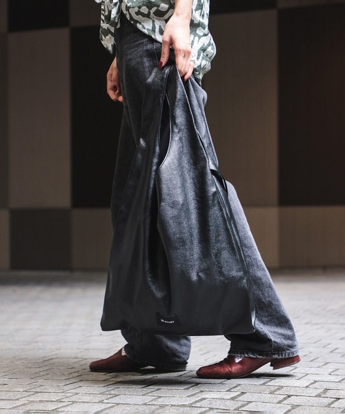 bpr BEAMS（ビーピーアール ビームス ）の「フェイクレザー ショッパー L（ショルダーバッグ・メンズ・ブラック/グレー・ONE SIZE）」の22枚目の写真