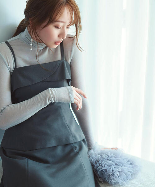 NATURAL BEAUTY BASIC（ナチュラルビューティーベーシック）の「◇【Oggi掲載】シアーストレッチカットソーシリーズ タートルネック（Tシャツ/カットソー・レディース・オフホワイト/チャコールグレー/グレー・FREE）」の4枚目の写真