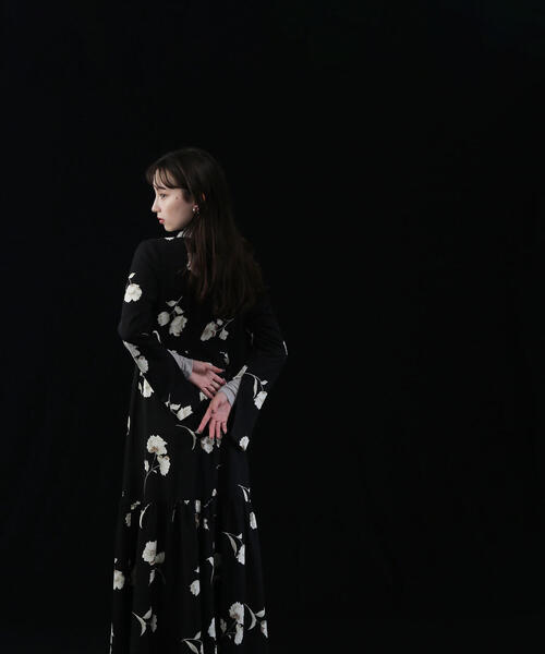 NATURAL BEAUTY BASIC（ナチュラルビューティーベーシック）の「◇【Oggi掲載】シアーストレッチカットソーシリーズ タートルネック（Tシャツ/カットソー・レディース・オフホワイト/チャコールグレー/グレー・FREE）」の7枚目の写真