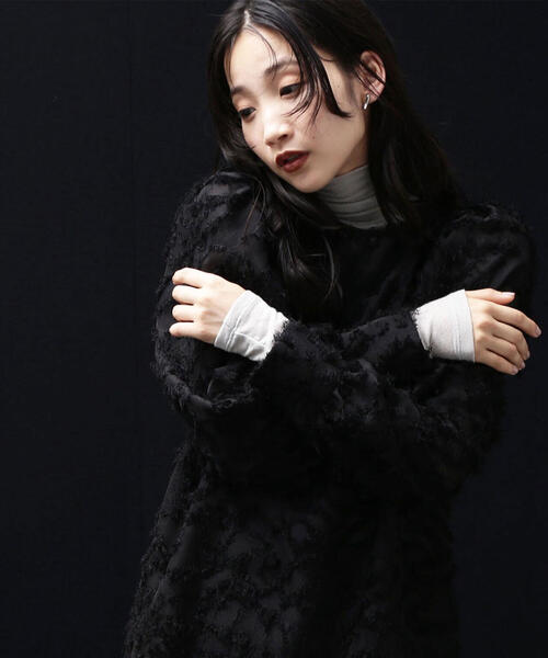 NATURAL BEAUTY BASIC（ナチュラルビューティーベーシック）の「◇【Oggi掲載】シアーストレッチカットソーシリーズ タートルネック（Tシャツ/カットソー・レディース・オフホワイト/チャコールグレー/グレー・FREE）」の8枚目の写真