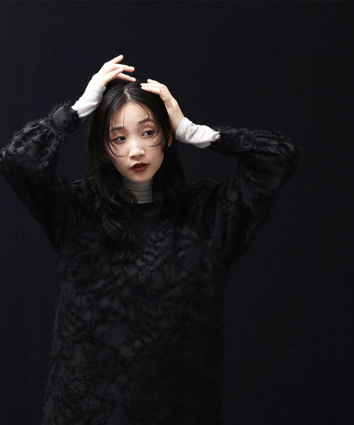 NATURAL BEAUTY BASIC（ナチュラルビューティーベーシック）の「◇【Oggi掲載】シアーストレッチカットソーシリーズ タートルネック（Tシャツ/カットソー・レディース・オフホワイト/チャコールグレー/グレー・FREE）」の10枚目の写真