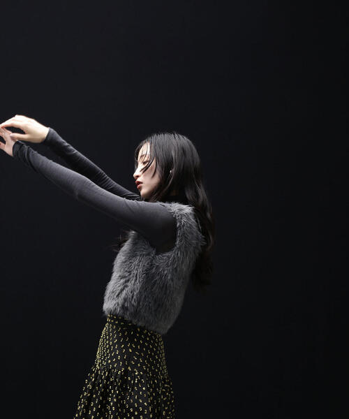 NATURAL BEAUTY BASIC（ナチュラルビューティーベーシック）の「◇【Oggi掲載】シアーストレッチカットソーシリーズ タートルネック（Tシャツ/カットソー・レディース・オフホワイト/チャコールグレー/グレー・FREE）」の14枚目の写真