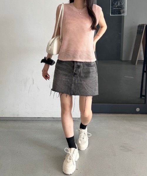 nemne store(ネンネストア)の「《Delfy》バックリボンニットベスト(ベスト・レディース・ベージュ/チャコール/ピンク/ブラウン・フリー)」の10枚目の写真