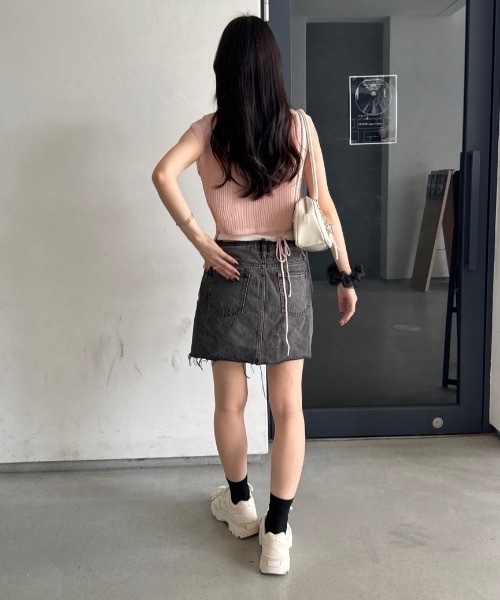 nemne store(ネンネストア)の「《Delfy》バックリボンニットベスト(ベスト・レディース・ベージュ/チャコール/ピンク/ブラウン・フリー)」の11枚目の写真