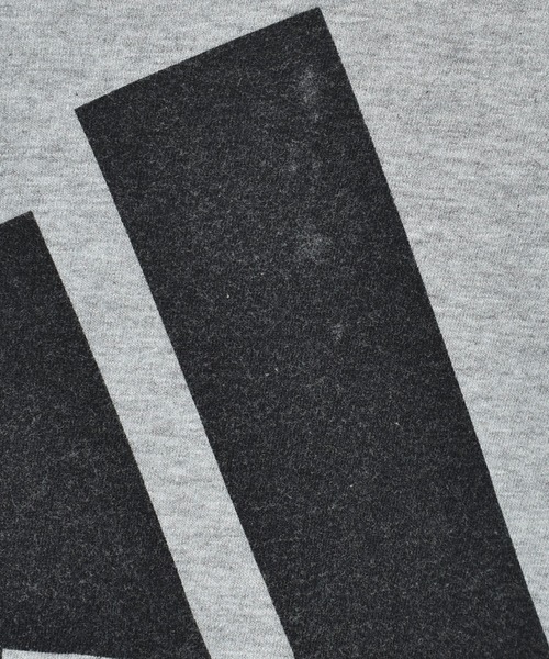 adidas(アディダス)の「【ヴィンテージ古着】adidas パフォーマンスロゴ プリントTシャツ(Tシャツ/カットソー・メンズ・グレー・MEDIUM)」の2枚目の写真