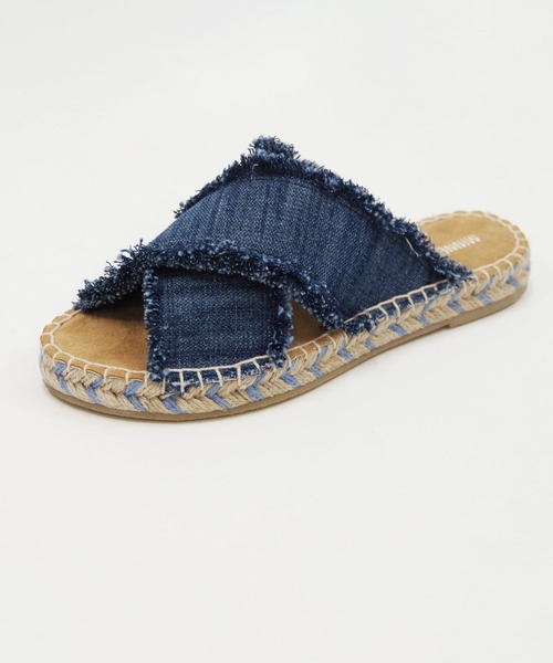 Minnetonka(ミネトンカ)の「MINNETONKA(ミネトンカ) / クロスベルト フラットサンダル PEPPER(サンダル・レディース・ブラック/タン/インディゴブルー・5/6/7/8/9)」の5枚目の写真