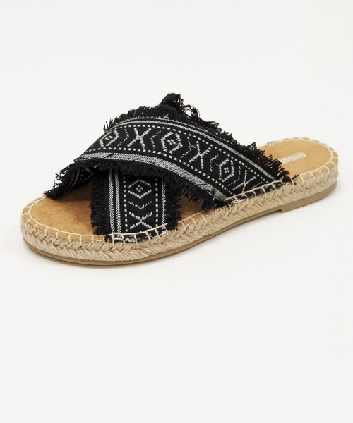 Minnetonka(ミネトンカ)の「MINNETONKA(ミネトンカ) / クロスベルト フラットサンダル PEPPER(サンダル・レディース・ブラック/タン/インディゴブルー・5/6/7/8/9)」の6枚目の写真