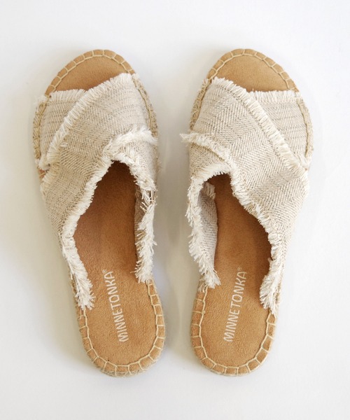 Minnetonka(ミネトンカ)の「MINNETONKA(ミネトンカ) / クロスベルト フラットサンダル PEPPER(サンダル・レディース・ブラック/タン/インディゴブルー・5/6/7/8/9)」の9枚目の写真