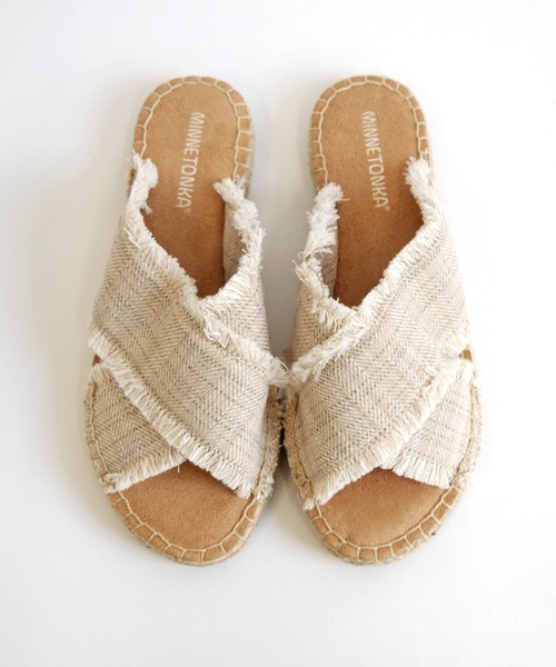 Minnetonka(ミネトンカ)の「MINNETONKA(ミネトンカ) / クロスベルト フラットサンダル PEPPER(サンダル・レディース・ブラック/タン/インディゴブルー・5/6/7/8/9)」の8枚目の写真