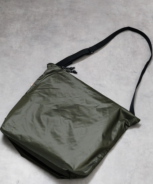 Gramicci(グラミチ)の「/ GRAMICCI /MICRO RIPSTOP SIDE BAG(ショルダーバッグ・レディース・オリーブ/アイボリー/ダークベージュ/ダークネイビー・FREE)」の3枚目の写真