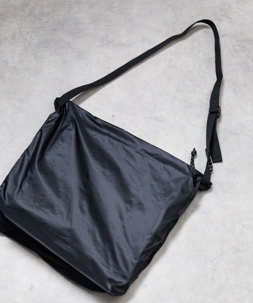 Gramicci(グラミチ)の「/ GRAMICCI /MICRO RIPSTOP SIDE BAG(ショルダーバッグ・レディース・オリーブ/アイボリー/ダークベージュ/ダークネイビー・FREE)」の5枚目の写真