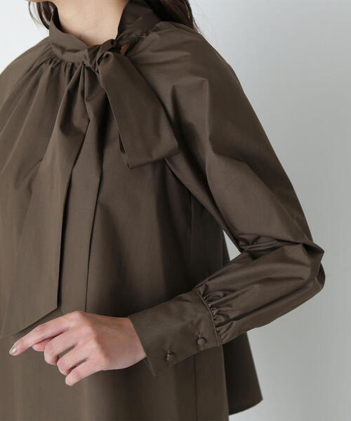 NATURAL BEAUTY BASIC（ナチュラルビューティーベーシック）の「◇サイドボウタイブラウス（シャツ/ブラウス・レディース・ブラウン/オフホワイト/グレイッシュベージュ・SMALL/MEDIUM）」の12枚目の写真