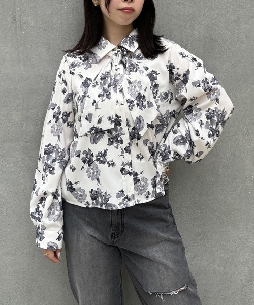 NICOLE CLUB(ニコル クラブ)の「スカーフタイ付柄ブラウス(シャツ/ブラウス・レディース・オフホワイト/チャコール/サックスブルー・MEDIUM)」の22枚目の写真