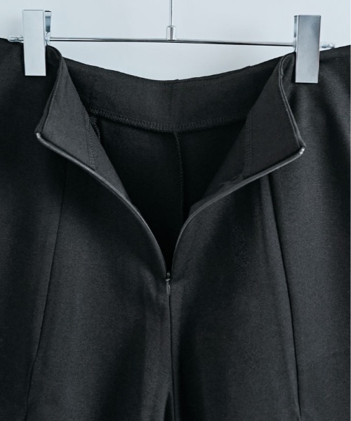 kirakiraShop(キラキラショップ)の「ハイウエスト シンプル ショート パンツ(スラックス・レディース・ブラック・S/M/L)」の8枚目の写真