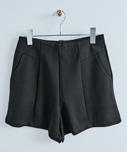 kirakiraShop(キラキラショップ)の「ハイウエスト シンプル ショート パンツ(スラックス・レディース・ブラック・S/M/L)」の10枚目の写真