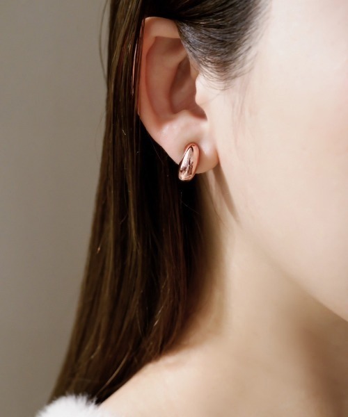 ciite' surgical stainless(シーテサージカルステンレス)の「【 金属アレルギー対応 】 メタル ぷっくり クリップイヤリング サージカルステンレス (両耳用) <付けやすさ改善◎>(イヤリング・レディース・ゴールド/シルバー/ピンクゴールド・FREE)」の3枚目の写真