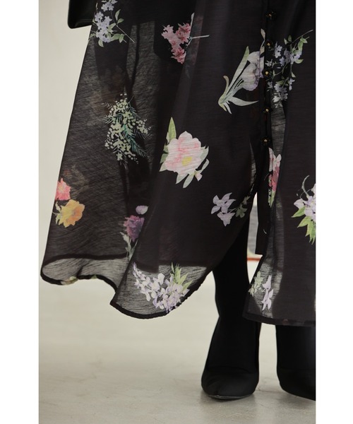 cawaii(カワイイ)の「(黒)ハリ感ベールの花集めミディアムワンピース(インナー・ベルト付き)(ワンピース・レディース・ブラック・S~M/L~LL)」の4枚目の写真