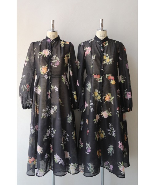 黒）ハリ感ベールの花集めミディアムワンピース（インナー・ベルト付き