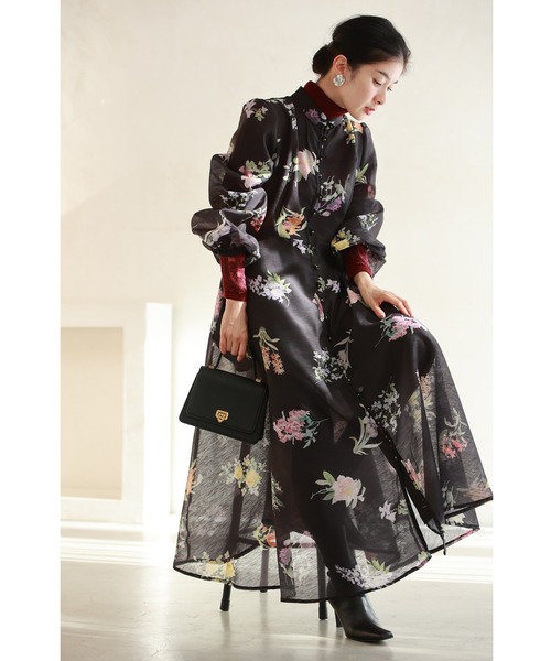 黒）ハリ感ベールの花集めミディアムワンピース（インナー・ベルト付き