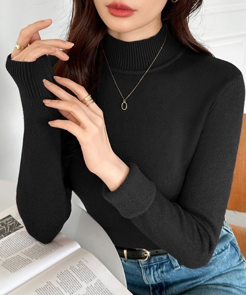 COCOMOMO(ココモモ)の「ふわもち 裏起毛 ストレッチ ハイネックニット(ニット/セーター・レディース・ベージュ/オレンジ/イエロー系/ブルー/ライトブラウン/ワイン/ホワイト/ダークブラウン/ブラック・FREE)」の2枚目の写真