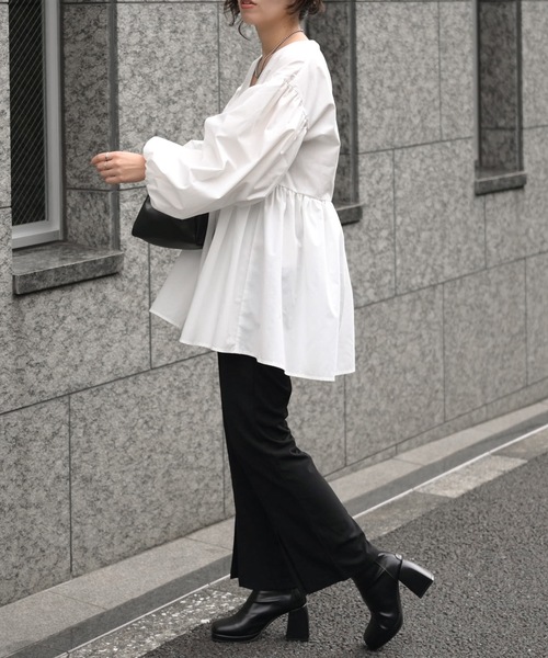 &HALF(アンドハーフ)の「バルーンロングスリーブペプラムブラウス(チュニック・ミニワンピース)(シャツ/ブラウス・レディース・ブラック/ダークブラウン/ベージュ/オフホワイト・FREE)」の20枚目の写真