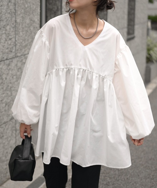 &HALF(アンドハーフ)の「バルーンロングスリーブペプラムブラウス(チュニック・ミニワンピース)(シャツ/ブラウス・レディース・ブラック/ダークブラウン/ベージュ/オフホワイト・FREE)」の14枚目の写真