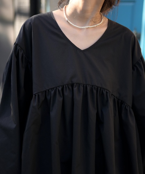 &HALF(アンドハーフ)の「バルーンロングスリーブペプラムブラウス(チュニック・ミニワンピース)(シャツ/ブラウス・レディース・ブラック/ダークブラウン/ベージュ/オフホワイト・FREE)」の16枚目の写真