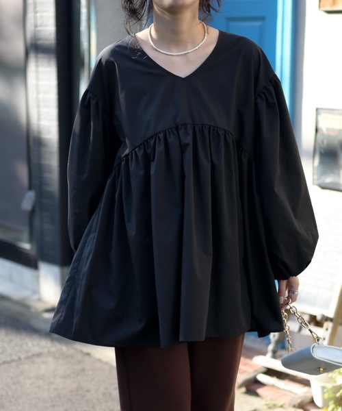 &HALF(アンドハーフ)の「バルーンロングスリーブペプラムブラウス(チュニック・ミニワンピース)(シャツ/ブラウス・レディース・ブラック/ダークブラウン/ベージュ/オフホワイト・FREE)」の9枚目の写真