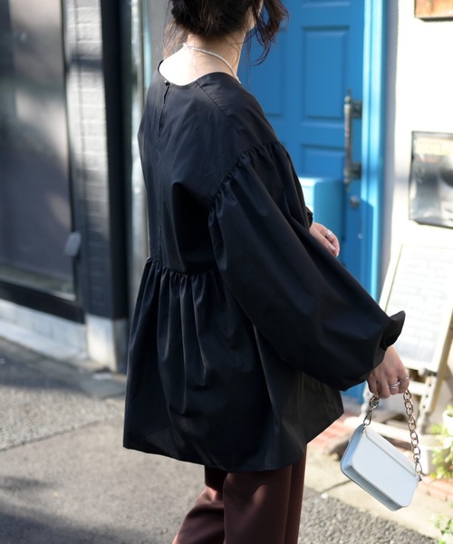 即完売品♡ マーロンエノンフィ バルーンペプラム トップス 黒 ボリューム袖 セール】バルーンロングスリーブペプラムブラウス（チュニック・ミニ