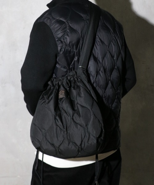TAION（タイオン）の「TAION / タイオン MILITARY DOWN SHOULDER BAG ミリタリー ダウンショルダーバッグ(TAION-SB01ML-1)（ショルダーバッグ・メンズ・ブラック/オリーブ/ダークネイビー/モカ・ONE SIZE）」の6枚目の写真