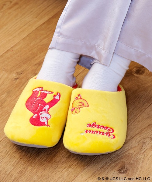 ACCOMMODE(アコモデ)の「【365Curious 】おさるのジョージ ルームシューズ(ルームシューズ/スリッパ・レディース・イエロー/レッド・FREE)」の2枚目の写真
