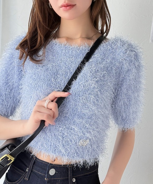 mily bilet(ミウィビレット)の「【mily bilet】ふんわり大人可愛い。ラメシャギーブローチ付きワンオフショル前後2WAYカーディガン(Tシャツ/カットソー・レディース・グレー/ブルー/アイボリー・MEDIUM/LARGE/X-LARGE/SMALL)」の3枚目の写真