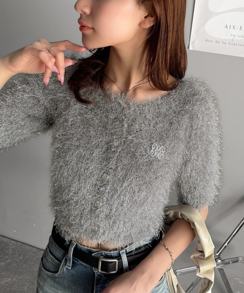 mily bilet(ミウィビレット)の「【mily bilet】ふんわり大人可愛い。ラメシャギーブローチ付きワンオフショル前後2WAYカーディガン(Tシャツ/カットソー・レディース・グレー/ブルー/アイボリー・MEDIUM/LARGE/X-LARGE/SMALL)」の9枚目の写真
