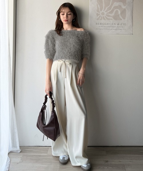 mily bilet(ミウィビレット)の「【mily bilet】ふんわり大人可愛い。ラメシャギーブローチ付きワンオフショル前後2WAYカーディガン(Tシャツ/カットソー・レディース・グレー/ブルー/アイボリー・MEDIUM/LARGE/X-LARGE/SMALL)」の12枚目の写真