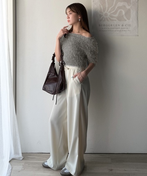 mily bilet(ミウィビレット)の「【mily bilet】ふんわり大人可愛い。ラメシャギーブローチ付きワンオフショル前後2WAYカーディガン(Tシャツ/カットソー・レディース・グレー/ブルー/アイボリー・MEDIUM/LARGE/X-LARGE/SMALL)」の11枚目の写真