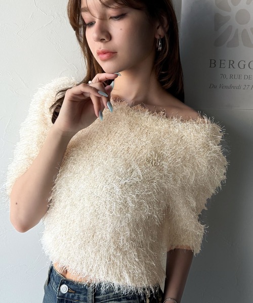 mily bilet(ミウィビレット)の「【mily bilet】ふんわり大人可愛い。ラメシャギーブローチ付きワンオフショル前後2WAYカーディガン(Tシャツ/カットソー・レディース・グレー/ブルー/アイボリー・MEDIUM/LARGE/X-LARGE/SMALL)」の5枚目の写真