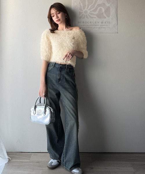 mily bilet(ミウィビレット)の「【mily bilet】ふんわり大人可愛い。ラメシャギーブローチ付きワンオフショル前後2WAYカーディガン(Tシャツ/カットソー・レディース・グレー/ブルー/アイボリー・MEDIUM/LARGE/X-LARGE/SMALL)」の6枚目の写真