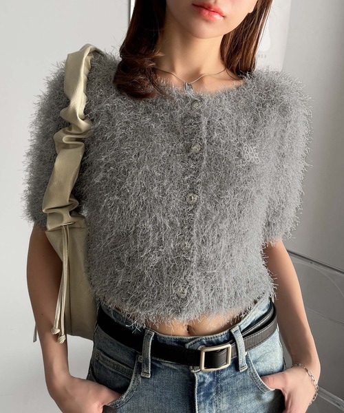 mily bilet(ミウィビレット)の「【mily bilet】ふんわり大人可愛い。ラメシャギーブローチ付きワンオフショル前後2WAYカーディガン(Tシャツ/カットソー・レディース・グレー/ブルー/アイボリー・MEDIUM/LARGE/X-LARGE/SMALL)」の7枚目の写真
