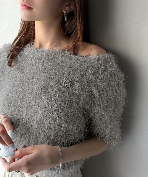 mily bilet(ミウィビレット)の「【mily bilet】ふんわり大人可愛い。ラメシャギーブローチ付きワンオフショル前後2WAYカーディガン(Tシャツ/カットソー・レディース・グレー/ブルー/アイボリー・MEDIUM/LARGE/X-LARGE/SMALL)」の18枚目の写真