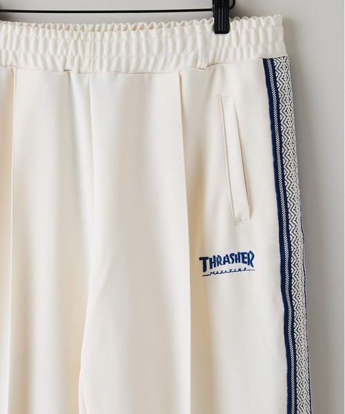 THRASHER（スラッシャー）の「【THRASHER/スラッシャー】ジャガードテープ サイドライン ジャージワイドトラックパンツ（その他パンツ・メンズ・ブラック/ホワイト・MEDIUM/LARGE/X-LARGE）」の4枚目の写真