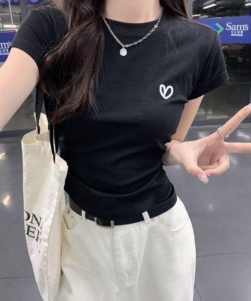 deux amour（ドゥーザムール）の「ワンポイント刺しゅうTシャツ（Tシャツ/カットソー・レディース・ブラック/ホワイト/グレー・FREE）」の13枚目の写真
